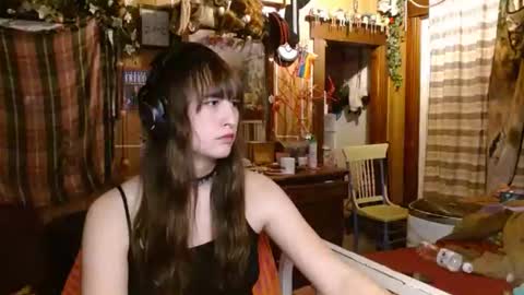 Izzy online show from April 2, 1:25 am