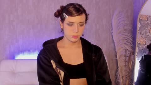 Snapshot of pixy_20 chatting on November 18, 3:23 am cris online show from November 18, 3:23 am