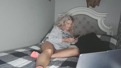 platinum_princess_nicole online show from October 22, 12:00 am