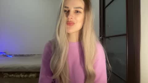 Mia online show from October 14, 8:53 pm