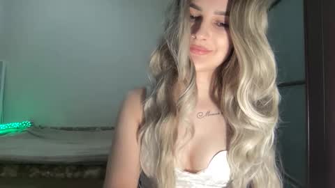 Mia online show from October 21, 8:31 pm