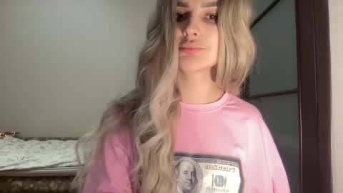 Mia online show from November 4, 9:36 pm