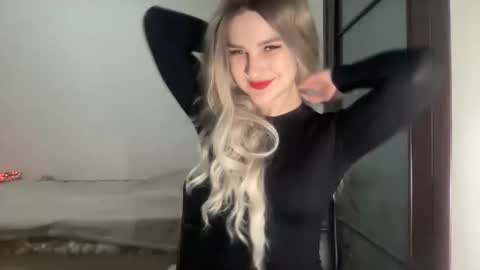 Mia online show from November 8, 8:18 pm