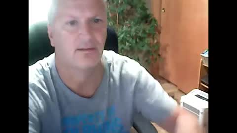 Snapshot of playfulguy4fun chatting on October 20, 4:18 pm playfulguy4fun online show from October 20, 4:18 pm