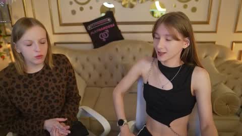 Snapshot of playhard054 chatting on February 8, 11:24 am Lana online show from February 8, 11:24 am