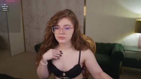 Snapshot of playhard054 chatting on February 24, 11:30 am Lana online show from February 24, 11:30 am