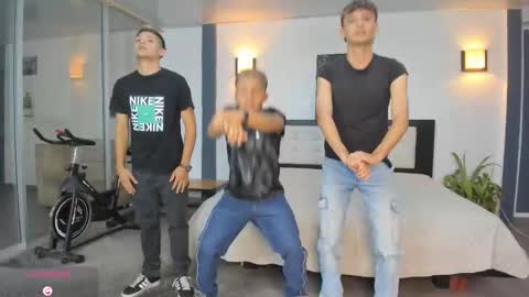   online show from November 9, 11:03 pm