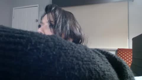 pleasantdinosaurus7537 online show from December 23, 7:06 am