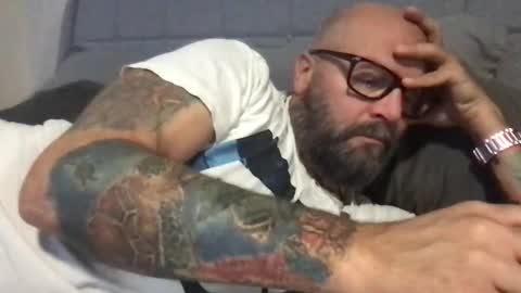 Snapshot of pleasesitonmycock chatting on February 17, 10:27 pm PleaseSitOnMyCock online show from February 17, 10:27 pm