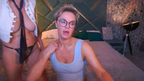 Snapshot of pleasurewecouple chatting on October 26, 1:39 pm Ira brunette and Vika blonde online show from October 26, 1:39 pm