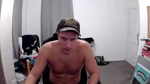 plkrisztian online show from October 14, 3:02 pm