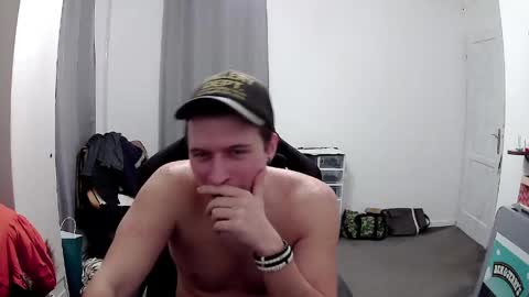 plkrisztian online show from April 28, 9:20 pm