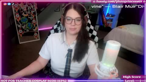 Snapshot of plutoprincess69 chatting on September 25, 4:05 am Pluto Princess online show from September 25, 4:05 am