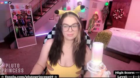 Snapshot of plutoprincess69 chatting on October 17, 5:43 am Pluto Princess online show from October 17, 5:43 am