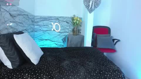 Emi online show from April 6, 6:20 pm