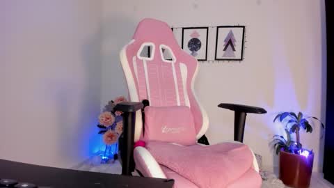 Jasmine online show from November 19, 2:55 am