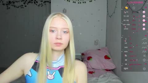 Snapshot of pocet_barbie chatting on October 20, 7:53 am Mary online show from October 20, 7:53 am