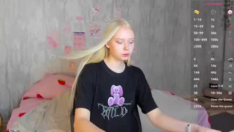 Snapshot of pocet_barbie chatting on August 8, 4:03 am Mary online show from August 8, 4:03 am
