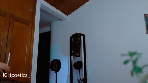 Snapshot of poeeticaa_ chatting on January 14, 3:04 pm IG ipoetica online show from January 14, 3:04 pm