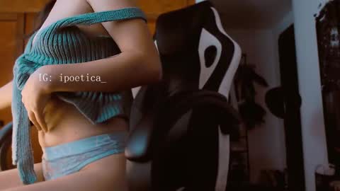 Snapshot of poeeticaa_ chatting on February 11, 3:18 pm IG ipoetica online show from February 11, 3:18 pm