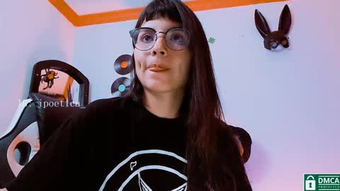 Snapshot of poeeticaa_ chatting on November 25, 4:18 pm IG ipoetica online show from November 25, 4:18 pm