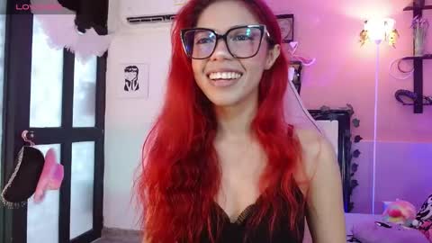 Snapshot of poison_liv chatting on April 20, 1:03 pm poison_liv online show from April 20, 1:03 pm