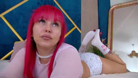 Snapshot of poison_milf_ chatting on January 17, 5:12 am poison_milf_ online show from January 17, 5:12 am