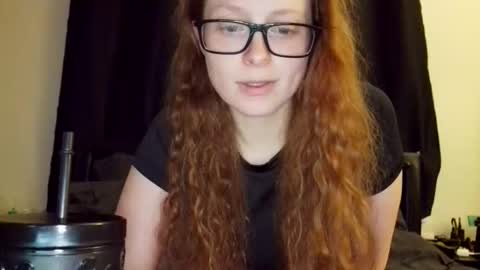 poisonivyy95 online show from April 23, 2:02 am