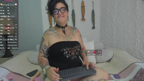 poisson_ivy_ online show from January 23, 7:32 am
