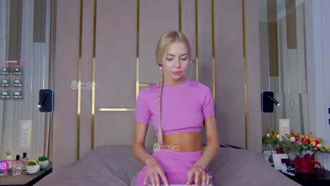 Snapshot of poliina chatting on December 23, 11:49 pm Polina online show from December 23, 11:49 pm