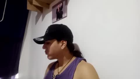 Snapshot of pollon8_kbezon chatting on December 17, 7:37 pm Gian online show from December 17, 7:37 pm
