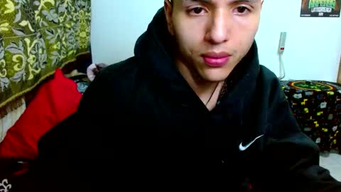 Snapshot of pollon8_kbezon chatting on February 27, 10:09 pm Gian online show from February 27, 10:09 pm