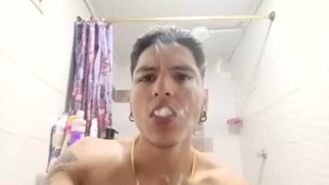 Snapshot of pollon8_kbezon chatting on July 12, 5:48 pm Gian online show from July 12, 5:48 pm