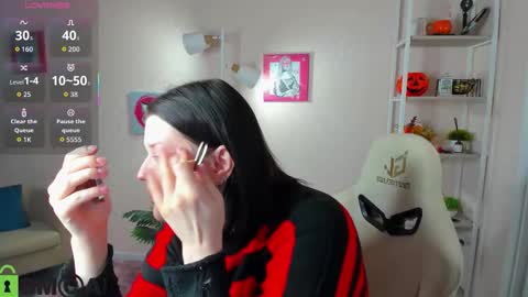 Polly online show from November 26, 3:35 pm