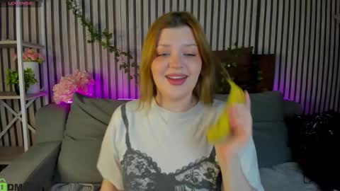 Polly online show from March 1, 1:07 am