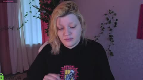 Polly online show from May 22, 1:13 am