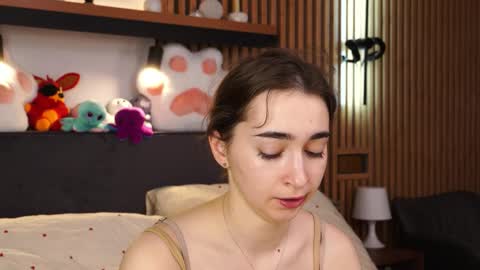 Snapshot of polly_bee chatting on March 7, 7:38 am Polly online show from March 7, 7:38 am