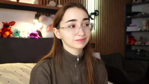 Snapshot of polly_bee chatting on March 19, 6:28 am Polly online show from March 19, 6:28 am