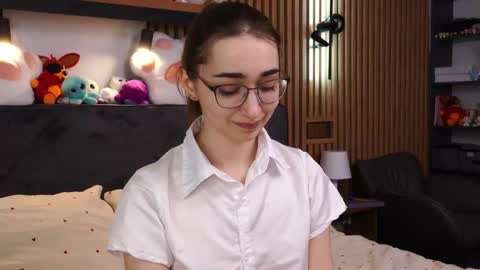 Snapshot of polly_bee chatting on March 24, 12:10 pm Polly online show from March 24, 12:10 pm