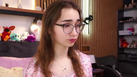 Snapshot of polly_bee chatting on March 27, 12:05 pm Polly online show from March 27, 12:05 pm