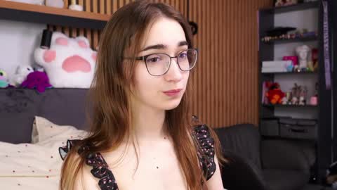 Snapshot of polly_bee chatting on March 30, 12:06 pm Polly online show from March 30, 12:06 pm