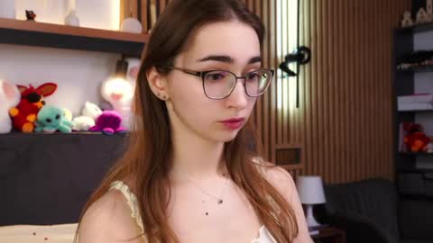 Snapshot of polly_bee chatting on April 4, 3:53 pm Polly online show from April 4, 3:53 pm
