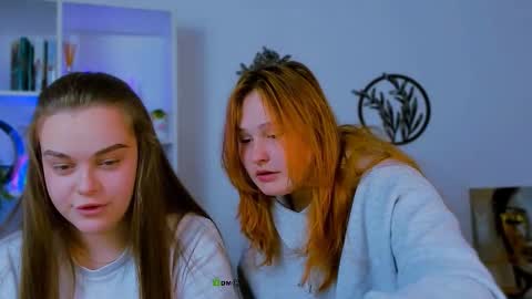 Snapshot of polly_cute1 chatting on February 20, 12:27 pm polly_cute1 online show from February 20, 12:27 pm