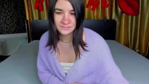 Snapshot of polly_love_ chatting on February 10, 7:12 am Polly online show from February 10, 7:12 am