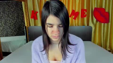 Snapshot of polly_love_ chatting on February 13, 7:15 am Polly online show from February 13, 7:15 am