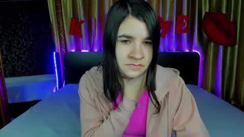 Snapshot of polly_love_ chatting on February 17, 7:05 am Polly online show from February 17, 7:05 am