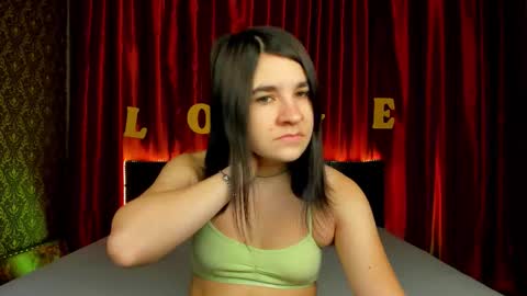 Snapshot of polly_love_ chatting on February 24, 6:55 am Polly online show from February 24, 6:55 am