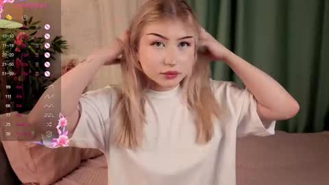 Snapshot of pollybun chatting on October 20, 5:46 pm Anna online show from October 20, 5:46 pm