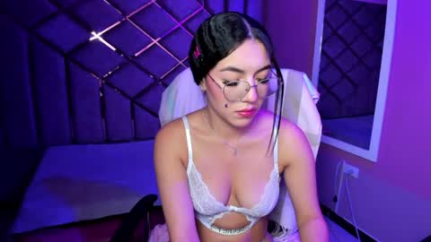 poly sasha  online show from April 24, 5:10 am