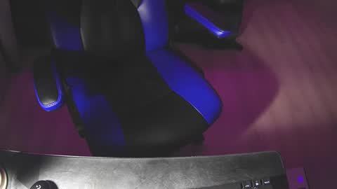 Snapshot of popit124 chatting on February 17, 5:04 am cumguy125 online show from February 17, 5:04 am